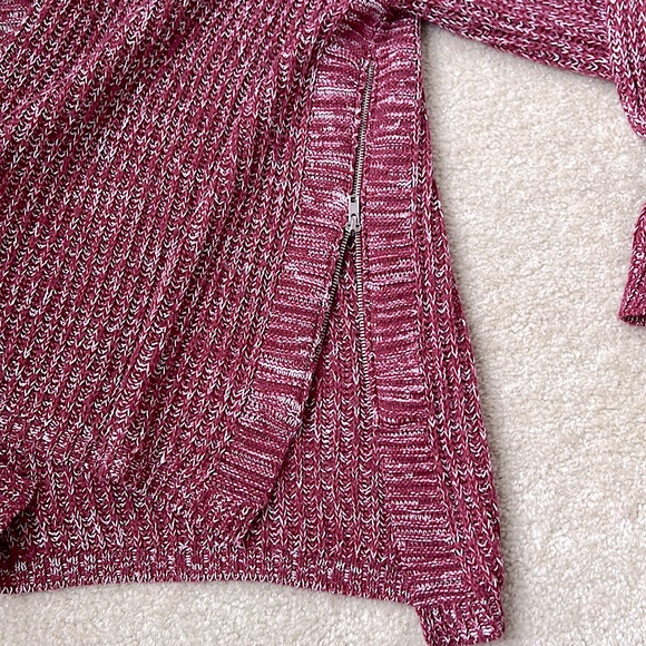 Marled Small 2 Toned Red/White Cozy Crewneck Sweater - Picture 5 of 9